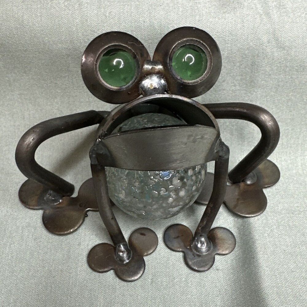 Yard Birds Metal Frog Made of Scrap &‎ Rejected Metal Marble In Belly